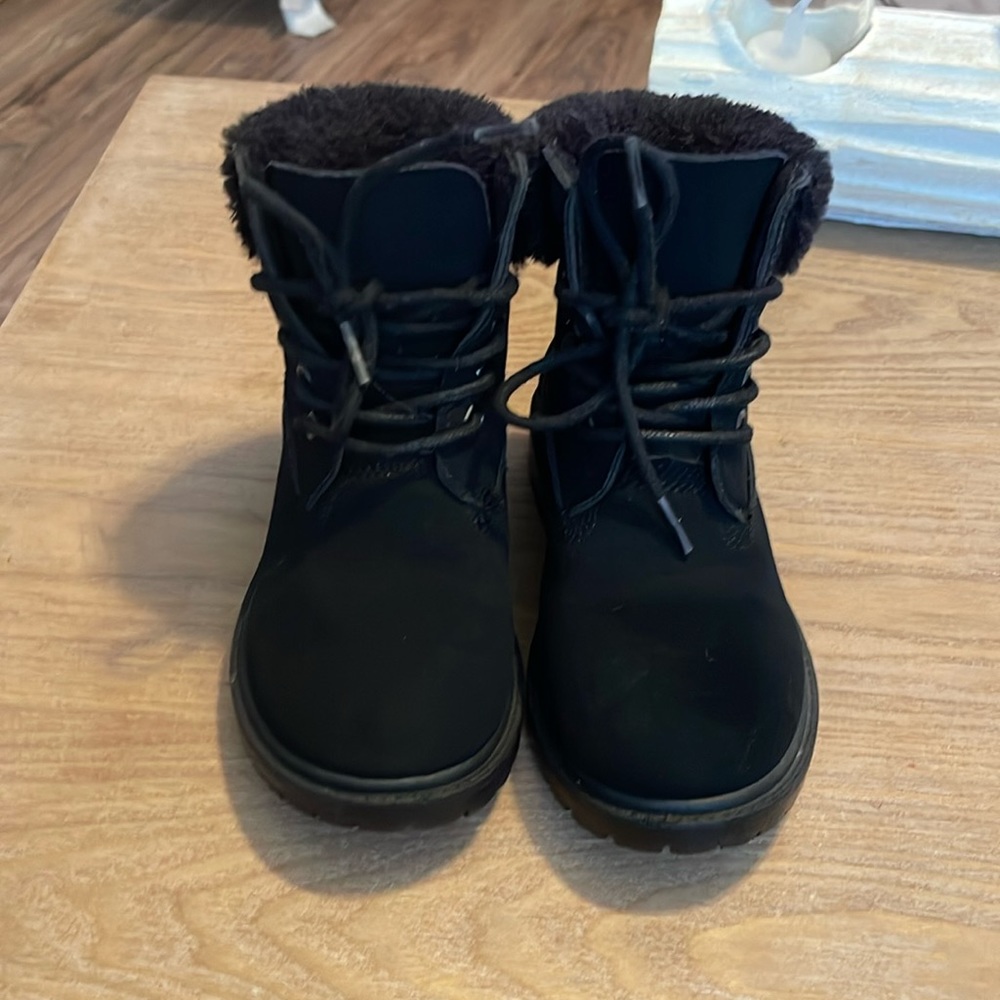 Girl black boots!